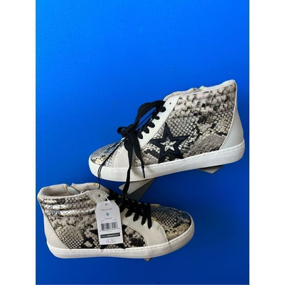 Time And Tru Women's Size 9 Memory Foam Snake Print Sneaker Shoes Nice - Picture 3 of 6